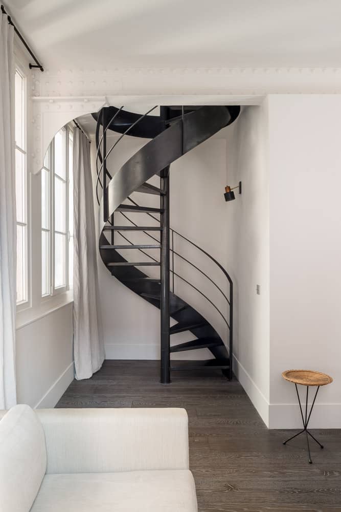 Escalier appartement Duplex Paris après aménagement par l'agence Lacoste & Thieulin.