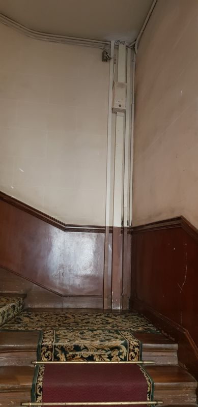 Palier Escalier avant réfection par l'agence Lacoste & Thieulin